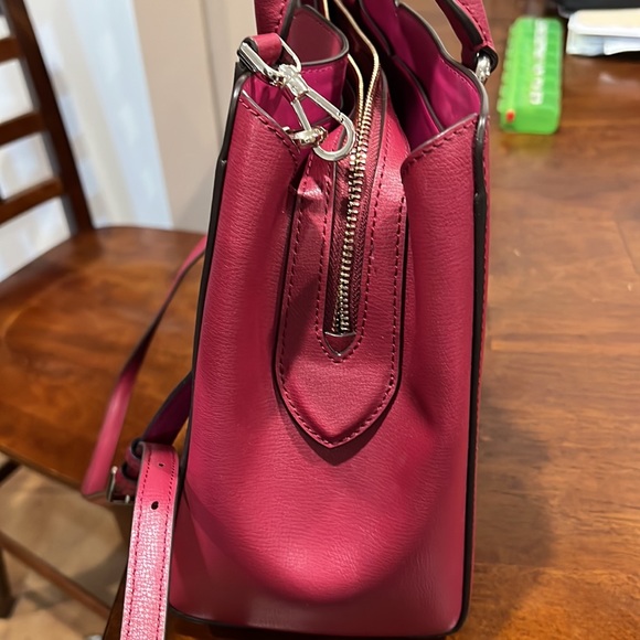 Kate Spade on carried it for one week….In great condition - Picture 4 of 4